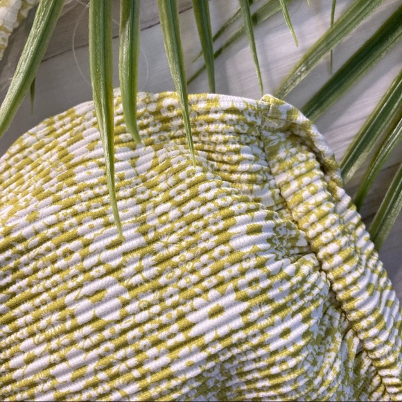 Billabong 🤩 ECO 🤩 Olive Green Bikini Top 🌸🏝🌺👒🍉 - Picture 4 of 13